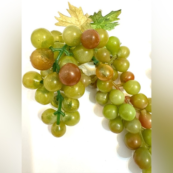 4 Vintage Retro Artificial Fruit Rubber Green Grape Clusters With Plastic Leaves - Picture 5 of 10